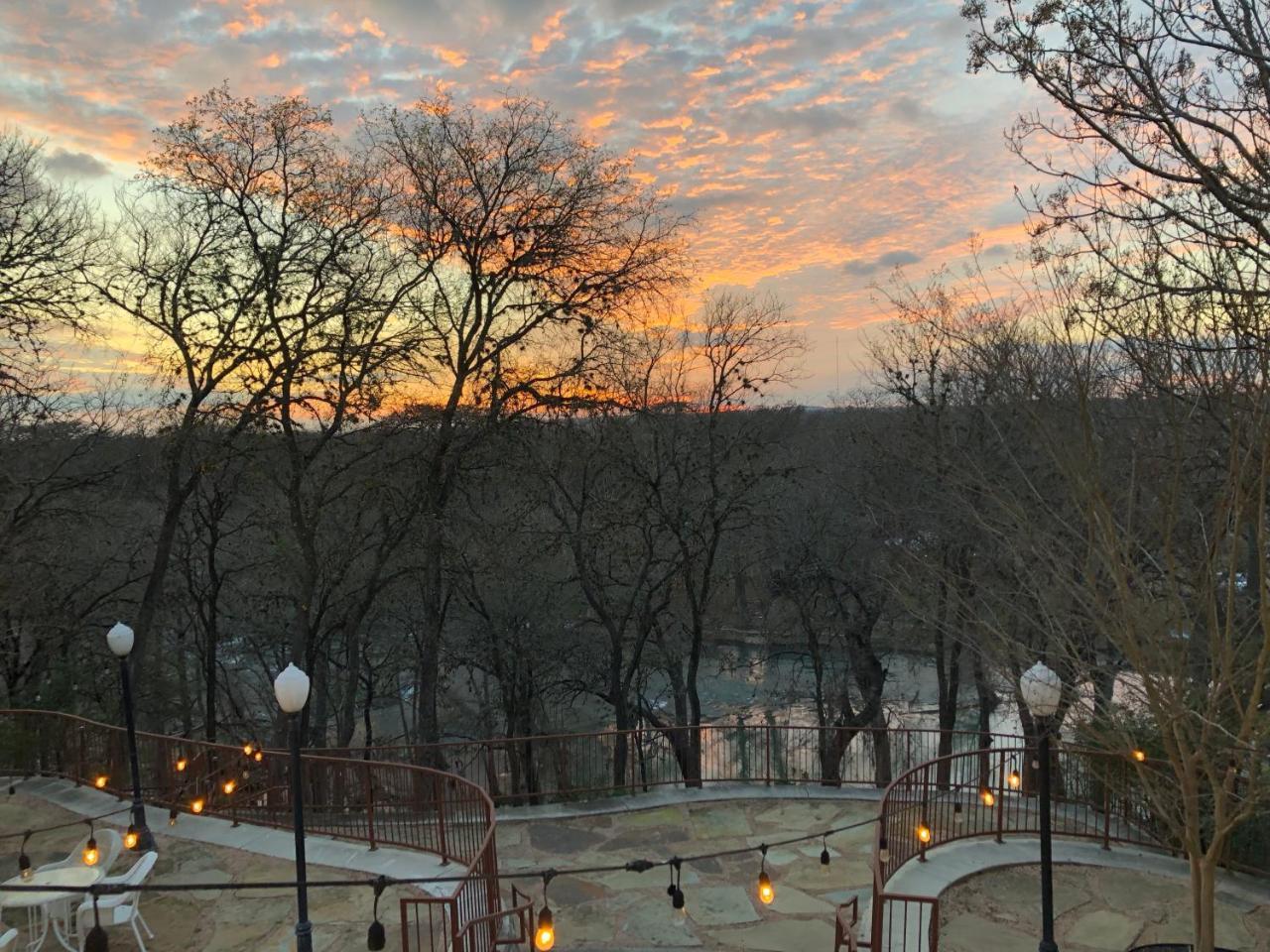 Gruene River Hotel & Retreat ニューブラウンフェルズ エクステリア 写真