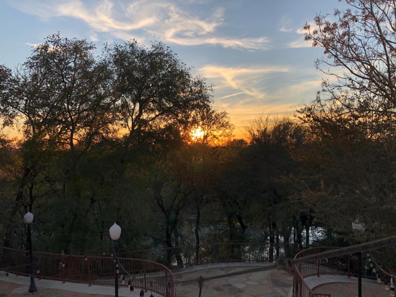 Gruene River Hotel & Retreat ニューブラウンフェルズ エクステリア 写真